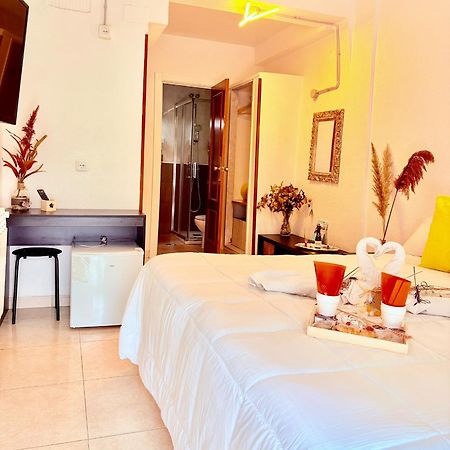 Hostal La Rosa Caceres Bagian luar foto
