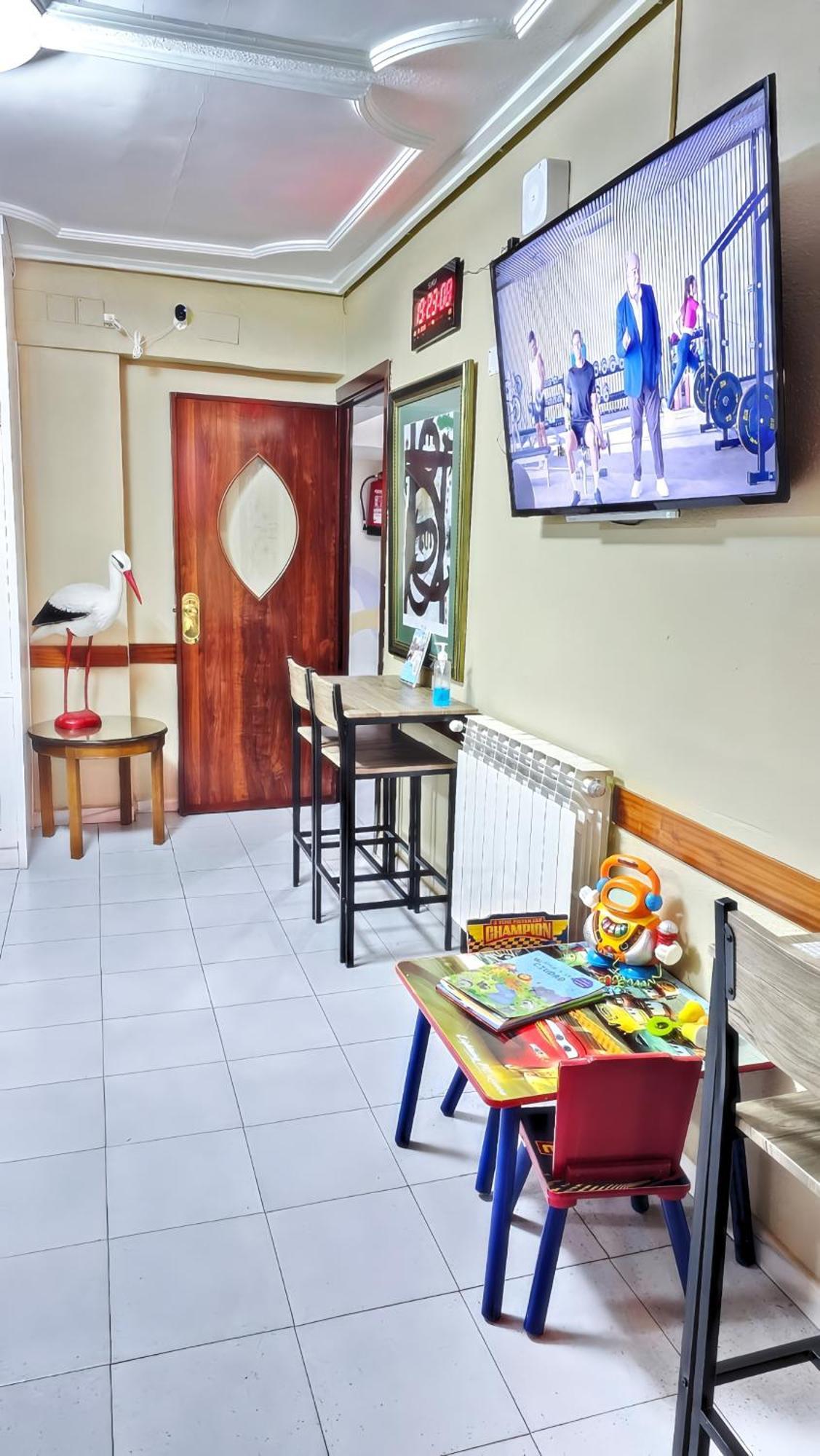 Hostal La Rosa Caceres Bagian luar foto