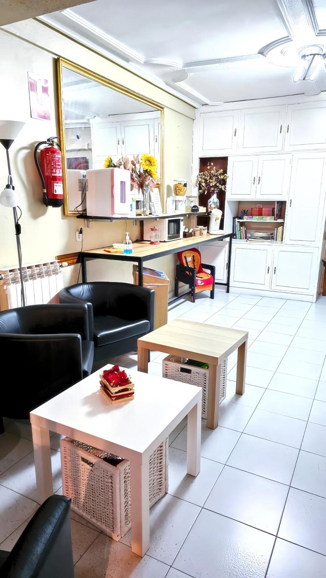 Hostal La Rosa Caceres Bagian luar foto