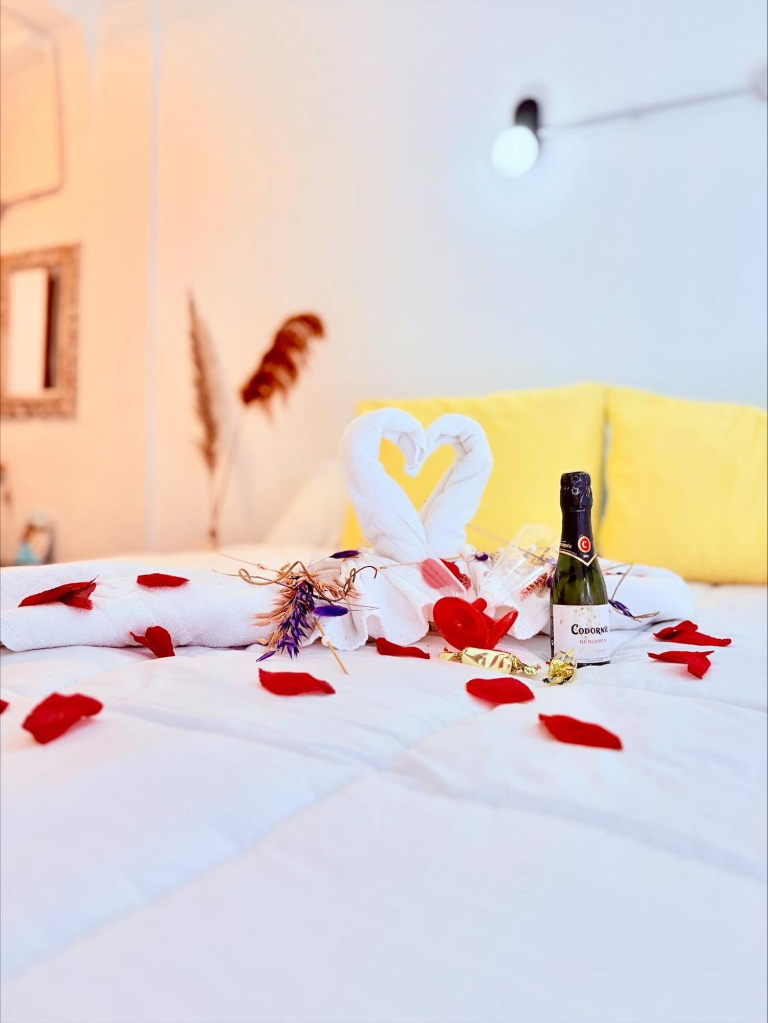 Hostal La Rosa Caceres Bagian luar foto