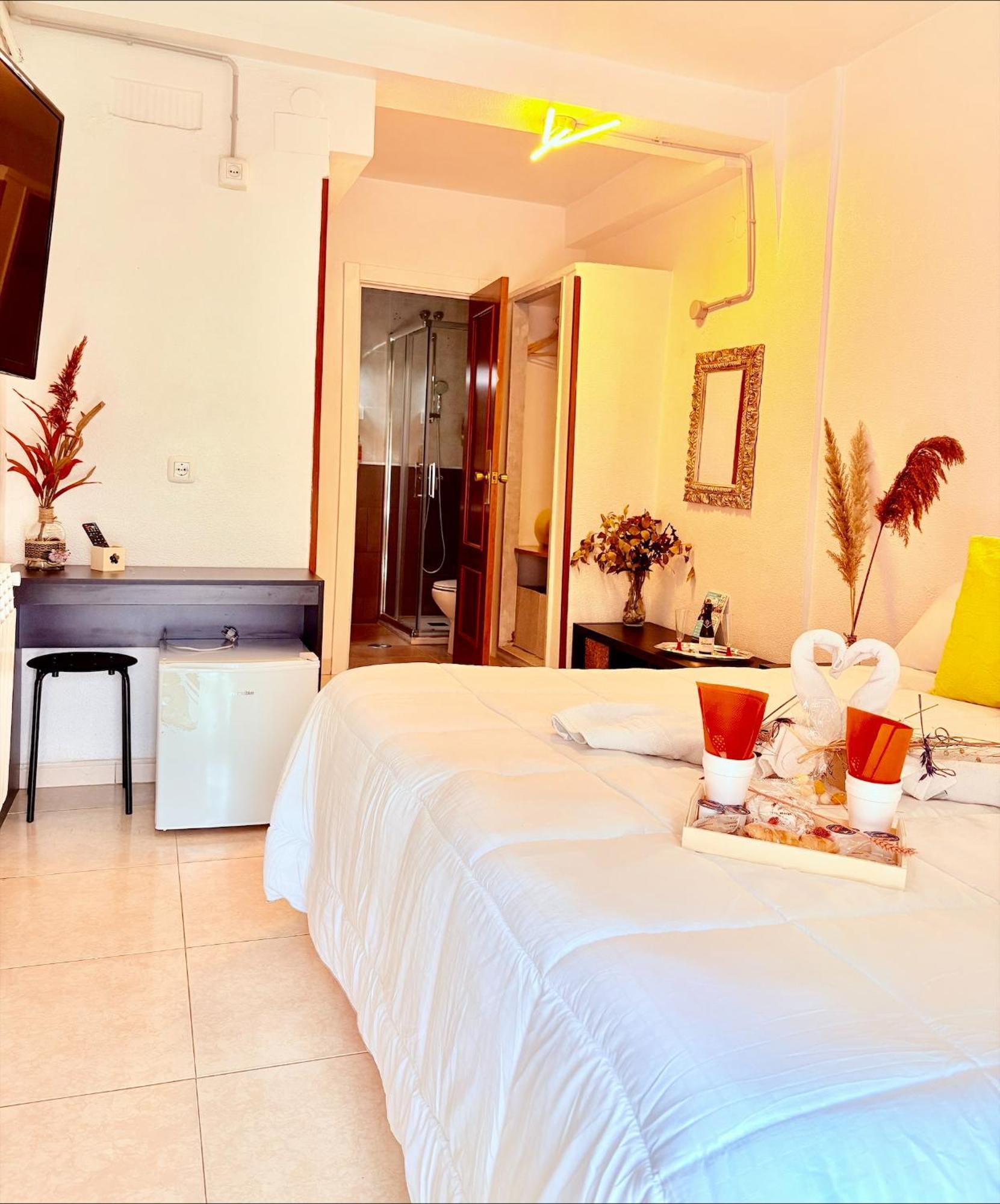 Hostal La Rosa Caceres Bagian luar foto