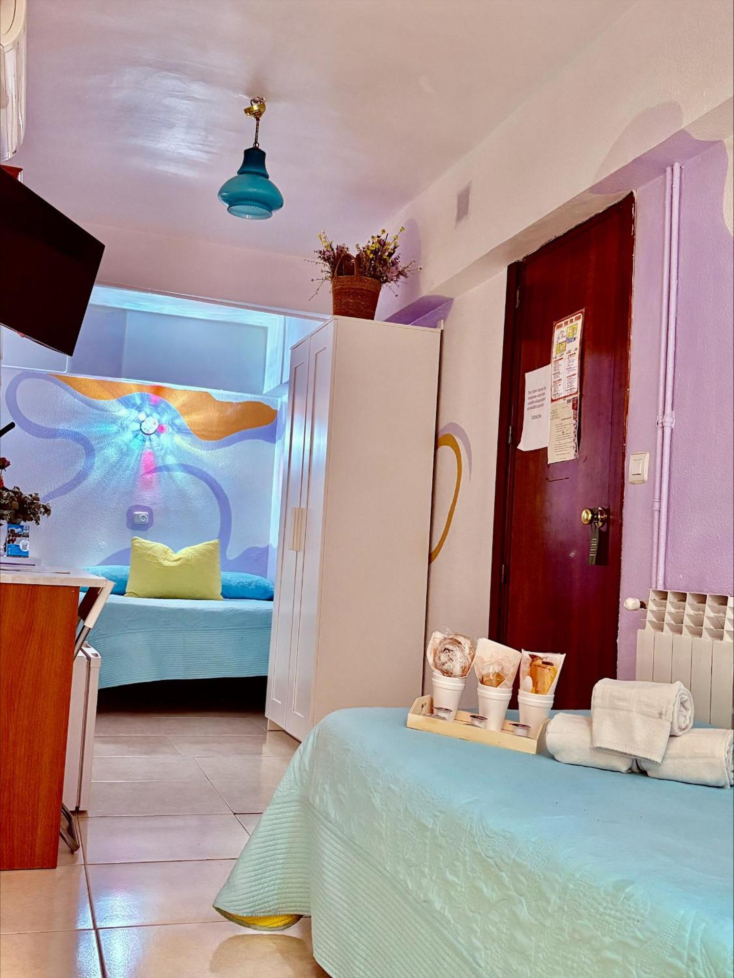 Hostal La Rosa Caceres Bagian luar foto