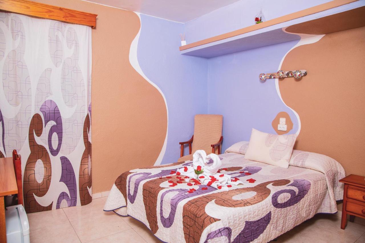 Hostal La Rosa Caceres Bagian luar foto