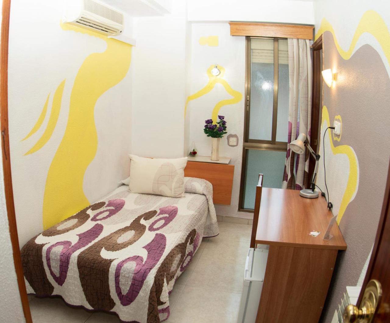 Hostal La Rosa Caceres Bagian luar foto